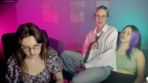 Mona  online show from February 19, 2026, 8:27 pm