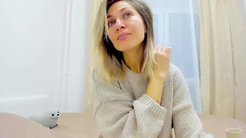 Snapshot of mona_cruz chatting on December 9, 2024, 5:07 am Mona online show from December 9, 2024, 5:07 am