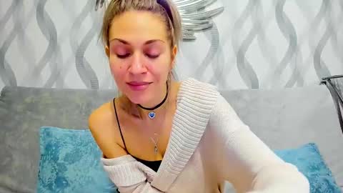 Snapshot of mona_cruz chatting on February 15, 2025, 5:50 pm Mona online show from February 15, 2025, 5:50 pm