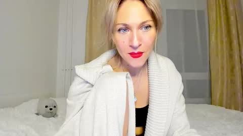 Snapshot of mona_cruz chatting on March 10, 2025, 8:12 pm Mona online show from March 10, 2025, 8:12 pm