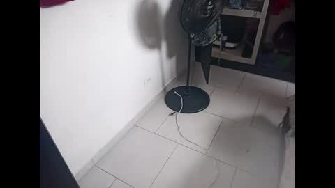 monaa_paloma online show from May 19, 2026, 4:02 pm