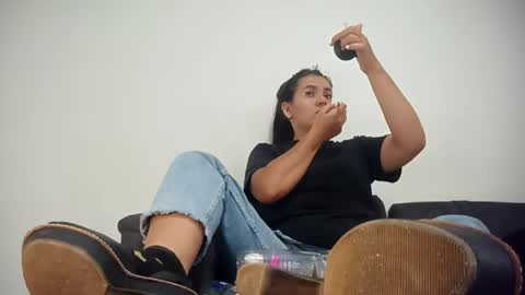 monaa_paloma online show from June 4, 2026, 9:21 pm