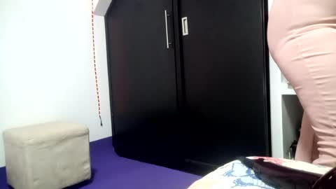 monaa_paloma online show from August 9, 2026, 3:23 am