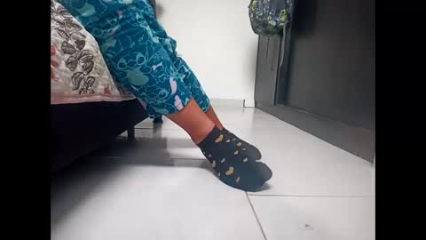 monalia17 online show from February 4, 2026, 2:12 pm