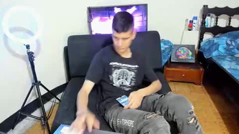 Snapshot of monarquia_ chatting on December 23, 2024, 1:18 am nicolas online show from December 23, 2024, 1:18 am