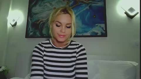 Snapshot of moni_ chatting on May 14, 2026, 3:24 am Monica online show from May 14, 2026, 3:24 am