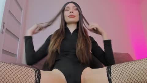 monicastark_ online show from December 17, 2025, 4:24 pm