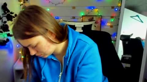 Snapshot of monika_youu chatting on April 15, 2026, 1:18 pm Monika online show from April 15, 2026, 1:18 pm