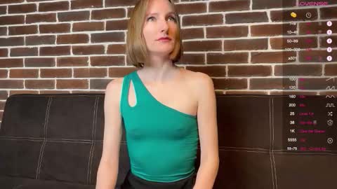 MonikaBos online show from November 13, 2025, 9:58 pm