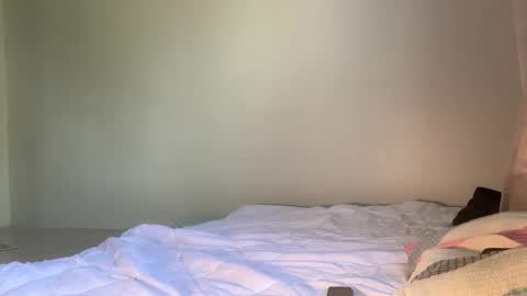 Snapshot of monikaisay chatting on February 8, 2026, 5:33 am isay online show from February 8, 2026, 5:33 am