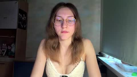 Mia online show from June 9, 2026, 4:29 pm