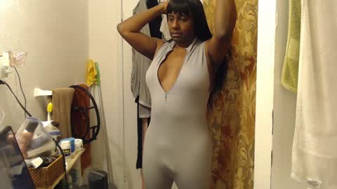 Snapshot of moniquemiles chatting on February 8, 2025, 10:07 am Monique Miles online show from February 8, 2025, 10:07 am