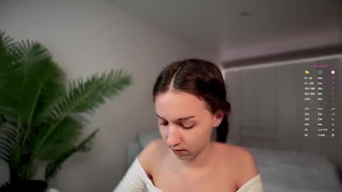 Snapshot of monnymoonn chatting on October 15, 2025, 8:03 am Mary online show from October 15, 2025, 8:03 am