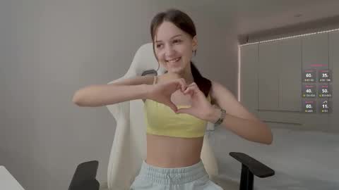 Snapshot of monnymoonn chatting on October 23, 2025, 5:29 am Mary online show from October 23, 2025, 5:29 am