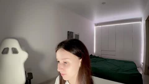 Snapshot of monnymoonn chatting on October 30, 2025, 9:55 am Mary online show from October 30, 2025, 9:55 am