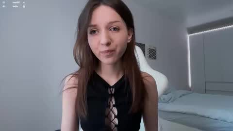 Snapshot of monnymoonn chatting on November 7, 2025, 5:29 am Mary online show from November 7, 2025, 5:29 am