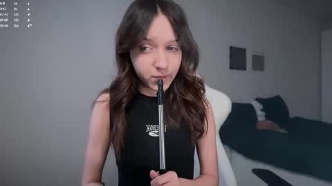 Snapshot of monnymoonn chatting on November 11, 2025, 8:25 am Mary online show from November 11, 2025, 8:25 am