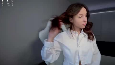 Snapshot of monnymoonn chatting on November 13, 2025, 7:51 am Mary online show from November 13, 2025, 7:51 am