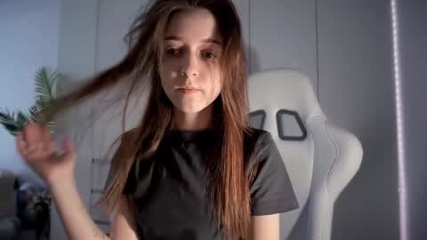 Snapshot of monnymoonn chatting on March 15, 2026, 8:09 am Mary online show from March 15, 2026, 8:09 am