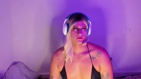 Snapshot of monojuan06 chatting on March 7, 2025, 8:00 pm veronika ind online show from March 7, 2025, 8:00 pm