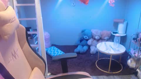 ELYSE A SIMPLE GIRL online show from November 19, 2025, 1:49 am