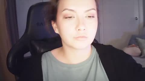 moodiemira online show from April 12, 2026, 8:47 pm