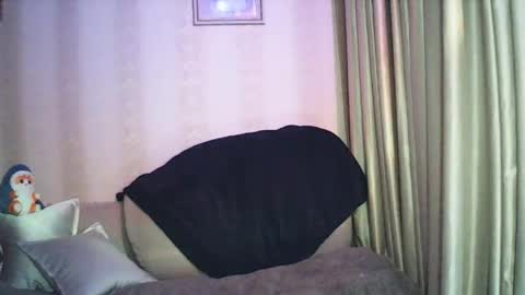 moodiemira online show from April 15, 2026, 8:20 pm