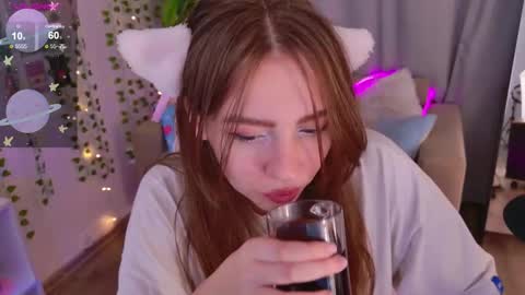 Moon  Bunny online show from September 11, 2025, 3:45 pm