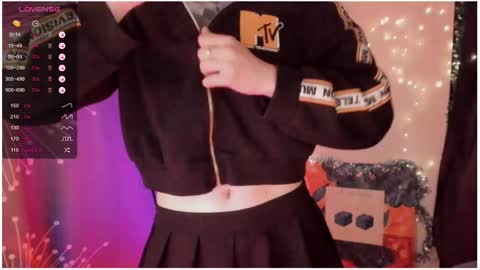 Snapshot of moon__girl chatting on December 26, 2024, 8:21 pm Roxy online show from December 26, 2024, 8:21 pm