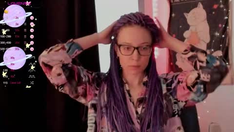 Snapshot of moon__girl chatting on October 5, 2025, 10:46 am Roxy online show from October 5, 2025, 10:46 am