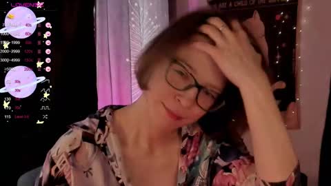 Snapshot of moon__girl chatting on November 1, 2025, 10:39 am Roxy online show from November 1, 2025, 10:39 am