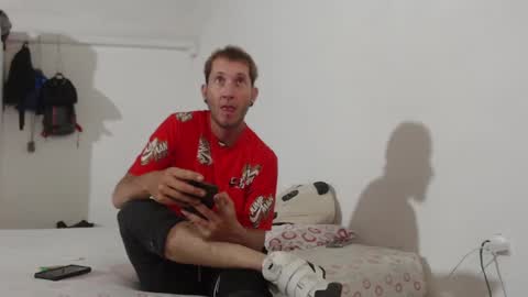 Snapshot of moon_cat85 chatting on January 2, 2025, 11:27 pm Luna online show from January 2, 2025, 11:27 pm