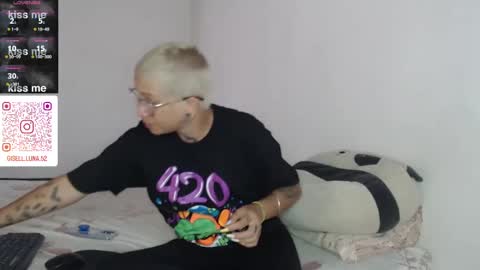 Snapshot of moon_cat85 chatting on January 13, 2025, 6:16 pm Luna online show from January 13, 2025, 6:16 pm