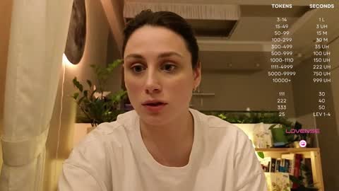 Luna  online show from January 10, 2025, 6:38 pm