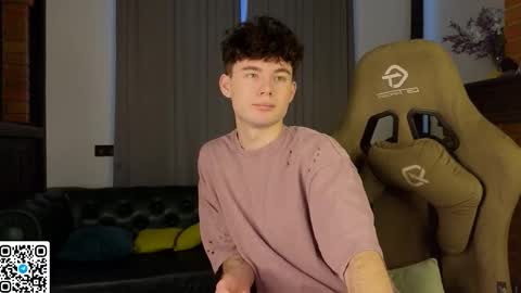 Snapshot of moon_gloww chatting on March 10, 2026, 4:50 am moon_gloww online show from March 10, 2026, 4:50 am