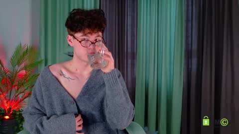 Snapshot of moon_gloww chatting on March 24, 2026, 1:54 am moon_gloww online show from March 24, 2026, 1:54 am