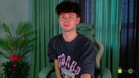 Snapshot of moon_gloww chatting on March 25, 2026, 1:55 am moon_gloww online show from March 25, 2026, 1:55 am