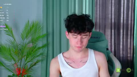 Snapshot of moon_gloww chatting on April 1, 2026, 2:23 am moon_gloww online show from April 1, 2026, 2:23 am