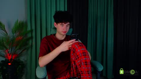 Snapshot of moon_gloww chatting on April 2, 2026, 4:59 pm moon_gloww online show from April 2, 2026, 4:59 pm