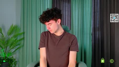 Snapshot of moon_gloww chatting on April 6, 2026, 2:53 am moon_gloww online show from April 6, 2026, 2:53 am