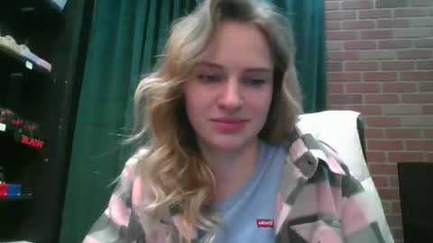 Snapshot of moon_light_girl chatting on February 28, 2025, 11:12 pm moon_light_girl online show from February 28, 2025, 11:12 pm