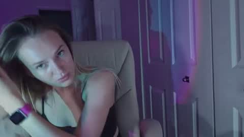 moon_light_girl online show from July 6, 2026, 1:13 am