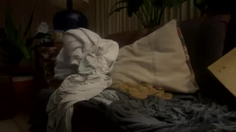 Snapshot of moon_man5 chatting on September 24, 2025, 1:42 am Mitchell online show from September 24, 2025, 1:42 am