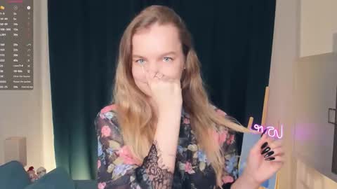 Snapshot of moon_puzzles chatting on February 8, 2026, 7:17 pm moon_puzzles online show from February 8, 2026, 7:17 pm