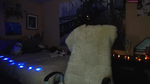 Keira online show from November 13, 2025, 1:54 pm