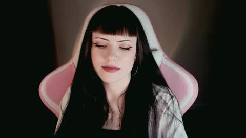 Snapshot of moon_velvet chatting on May 25, 2026, 10:16 pm sophie online show from May 25, 2026, 10:16 pm
