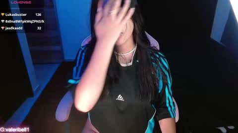 Snapshot of moonbella_bell chatting on December 26, 2024, 6:19 am bell  online show from December 26, 2024, 6:19 am