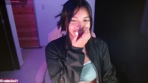 Snapshot of moonbella_bell chatting on December 31, 2024, 8:48 am bell  online show from December 31, 2024, 8:48 am