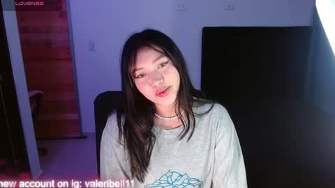 Snapshot of moonbella_bell chatting on January 5, 2025, 3:00 am bell  online show from January 5, 2025, 3:00 am