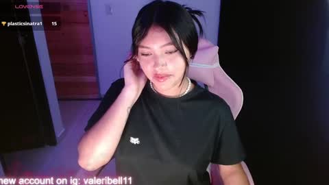 Snapshot of moonbella_bell chatting on January 11, 2025, 3:34 am bell  online show from January 11, 2025, 3:34 am